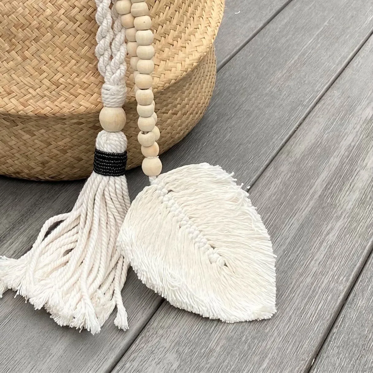 Decorative Macramé Feather Garland Tassel -Natural Cotton Leaf Wooden Bead Curtain Tieback Wall Hanging 35cm