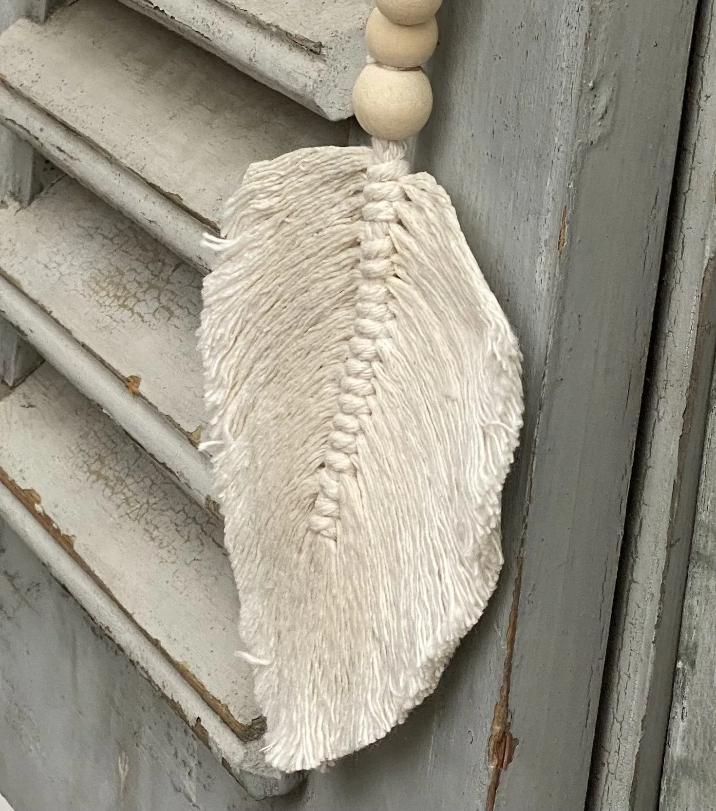 Decorative Macramé Feather Garland Tassel -Natural Cotton Leaf Wooden Bead Curtain Tieback Wall Hanging 35cm