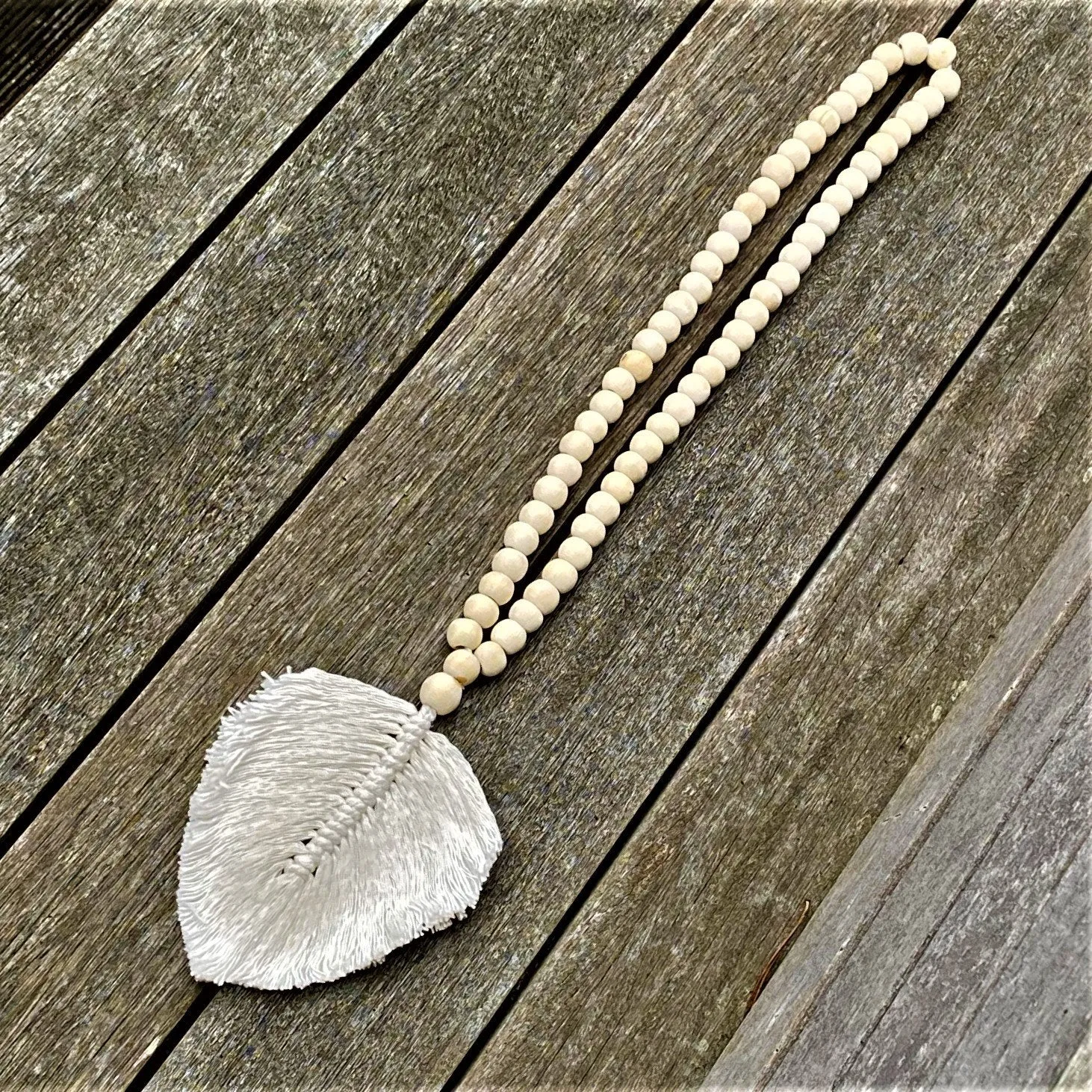 Decorative Macramé Feather Garland Tassel -Natural Cotton Leaf Wooden Bead Curtain Tieback Wall Hanging 35cm