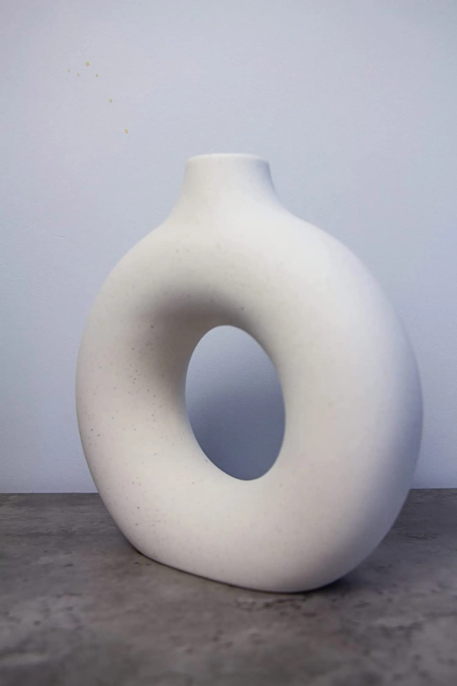 KREATIVE ART’S® White Donut Ceramic Vase, Flower Vase, Pampas Grass Vase, Round Shaped Vase, Home Decor Item for Gifting, (Off White- 8")