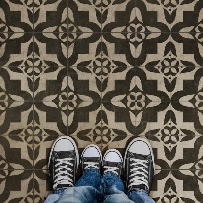 Pattern 33 Boggled Vinyl Floor Cloth