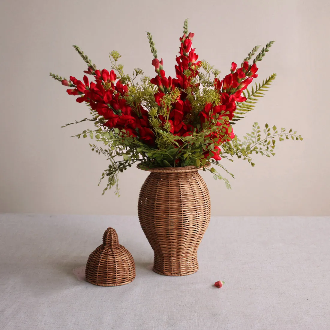 VIDA RATTAN BASKET WITH LID